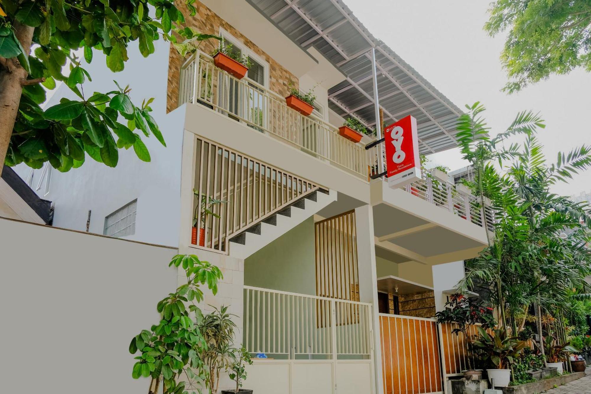 Oyo 2376 Tiara Family Residence Batu  Esterno foto