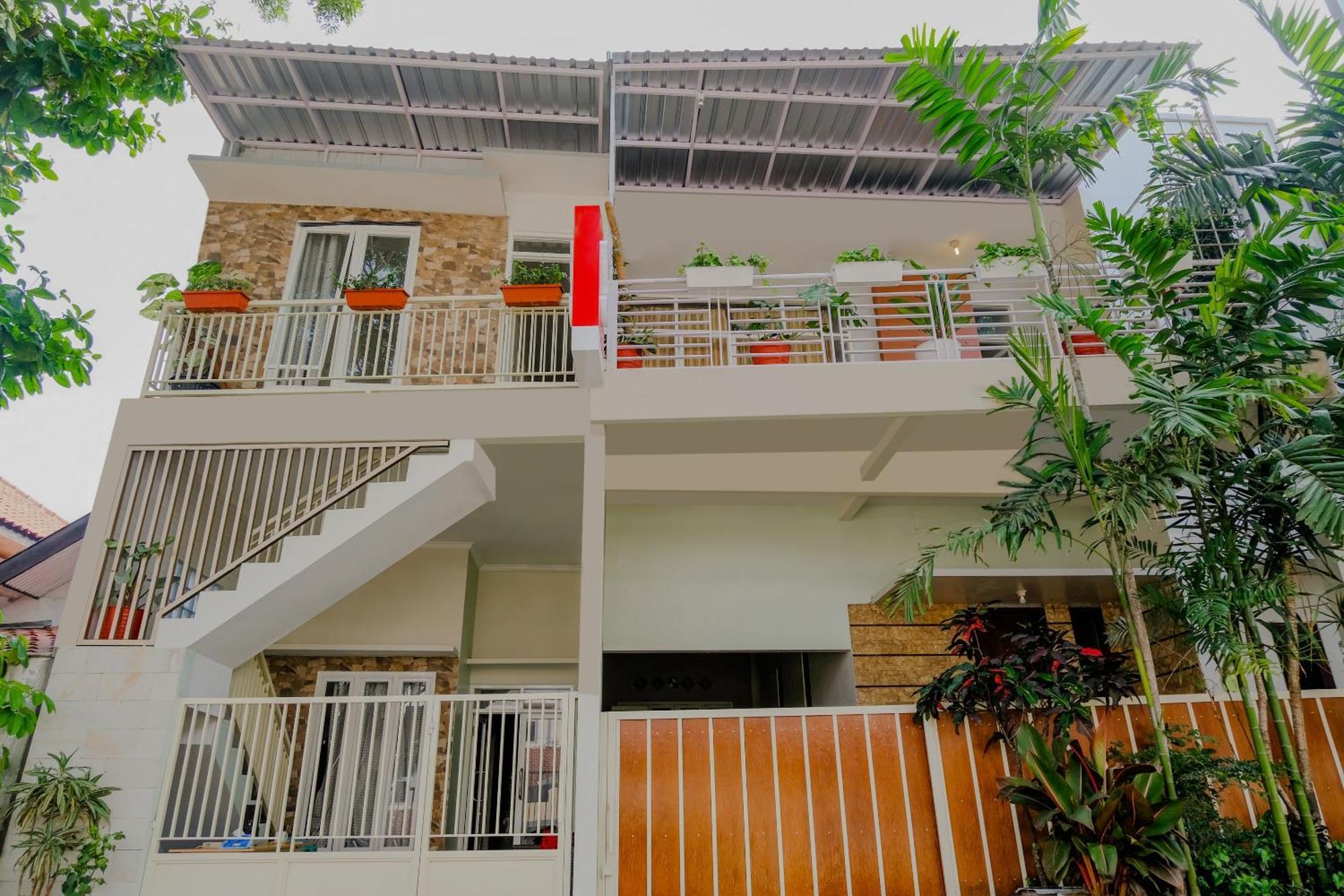 Oyo 2376 Tiara Family Residence Batu  Esterno foto